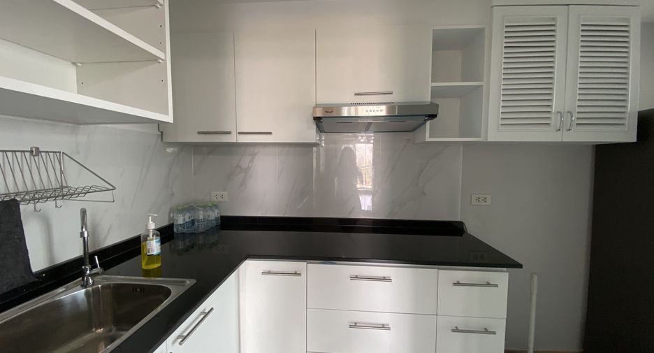 For rent 3 bedrooms condo in Yan Nawa, Bangkok