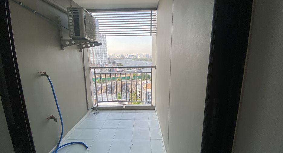 For rent 3 bedrooms condo in Yan Nawa, Bangkok