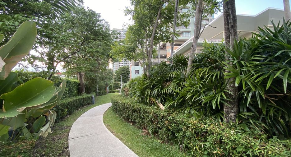 For rent 3 bedrooms condo in Yan Nawa, Bangkok