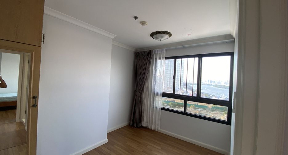 For rent 3 bedrooms condo in Yan Nawa, Bangkok