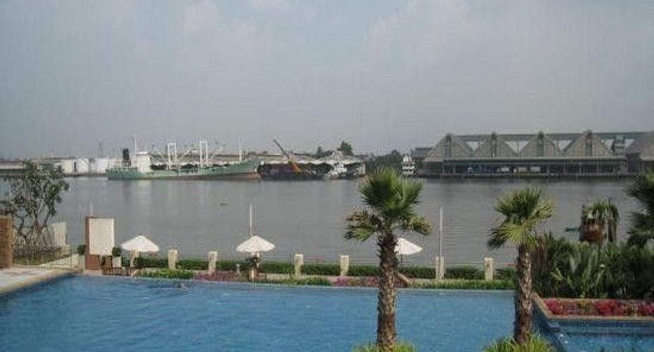 For rent 3 bedrooms condo in Yan Nawa, Bangkok