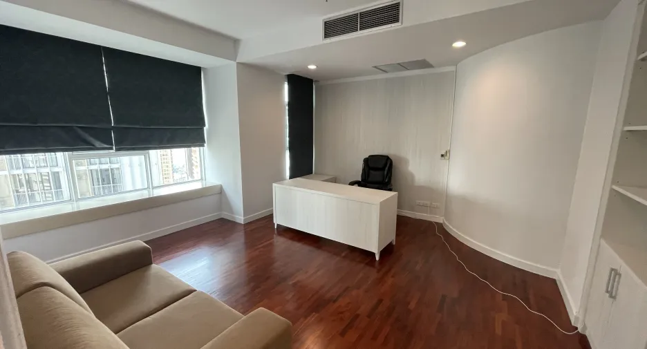 For rent 4 bedrooms condo in Khlong Toei, Bangkok