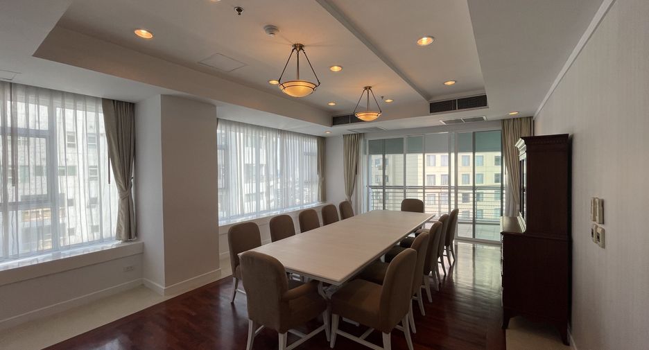 For rent 4 bedrooms condo in Khlong Toei, Bangkok