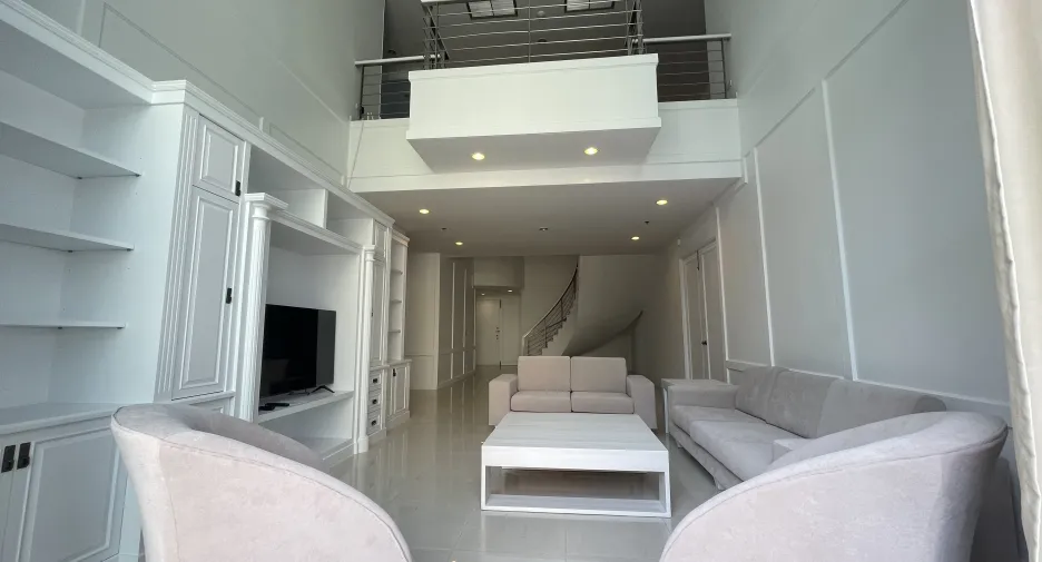 For rent 4 bedrooms condo in Khlong Toei, Bangkok