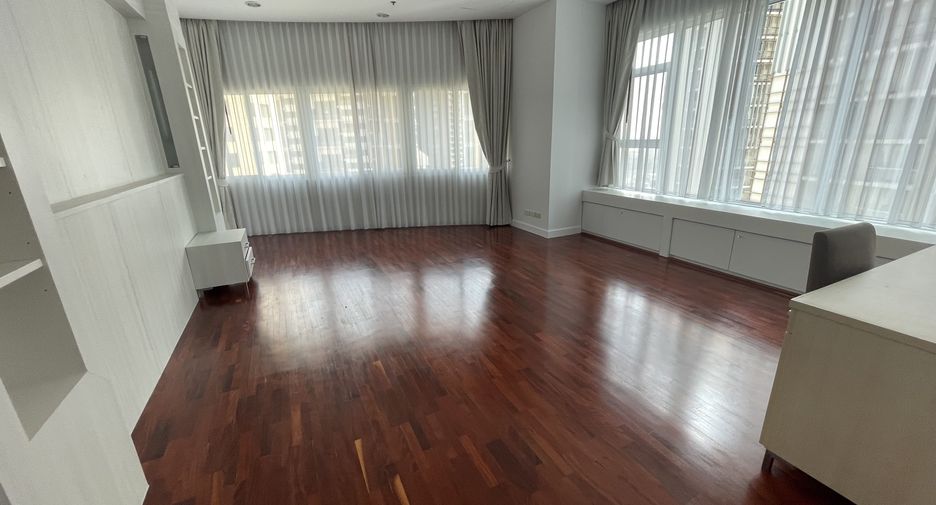 For rent 4 bedrooms condo in Khlong Toei, Bangkok