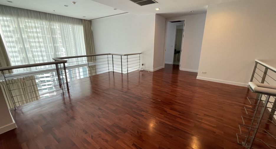For rent 4 bedrooms condo in Khlong Toei, Bangkok