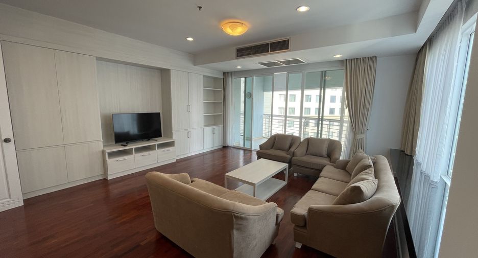 For rent 4 bedrooms condo in Khlong Toei, Bangkok