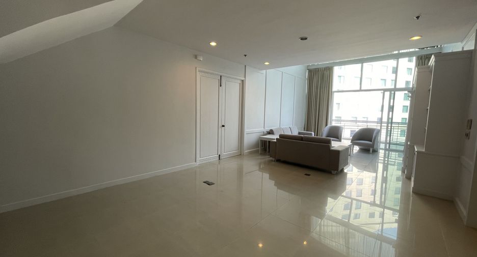 For rent 4 bedrooms condo in Khlong Toei, Bangkok