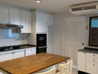 For rent 4 bedrooms apartment in Watthana, Bangkok
