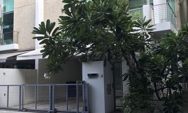 Casa adosada en alquiler de 4 habitaciones en Chatuchak, Bangkok