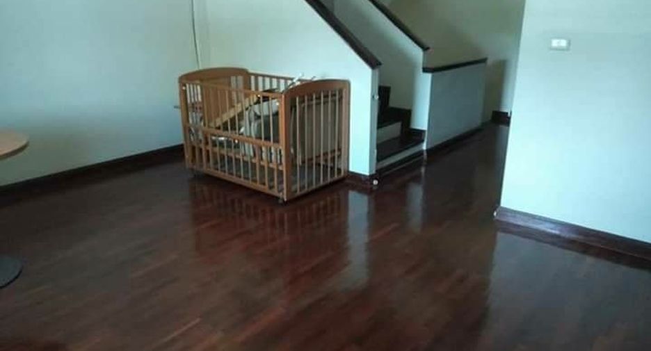 For rent 3 bedrooms townhouse in Lat Phrao, Bangkok