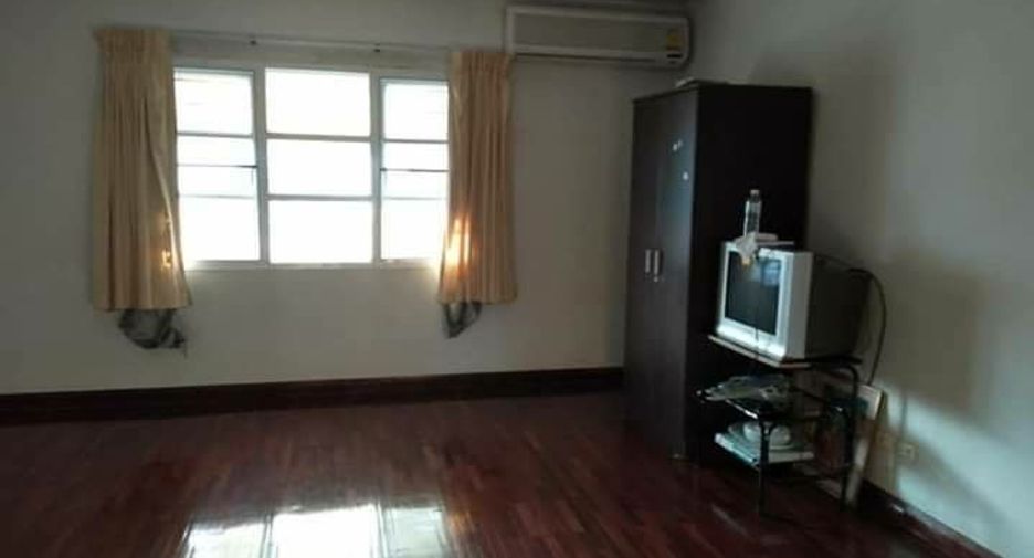 For rent 3 bedrooms townhouse in Lat Phrao, Bangkok