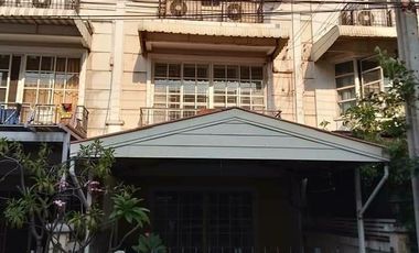 For rent 3 bedrooms townhouse in Lat Phrao, Bangkok