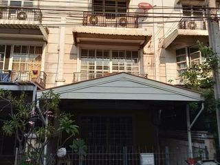 For Rent 3 Bedroom Townhouse In Lat Phrao, Bangkok
