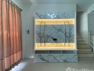 For rent 3 bedrooms townhouse in Bang Sao Thong, Samut Prakan