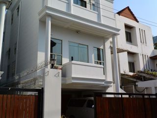 出租 3 卧室 联排别墅 在 Phaya Thai, 曼谷
