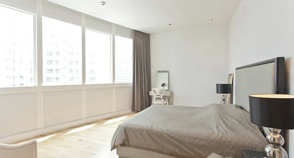 For rent 3 bedrooms condo in Khlong Toei, Bangkok