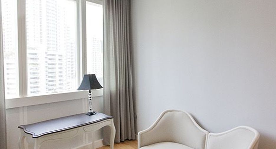 For rent 3 bedrooms condo in Khlong Toei, Bangkok