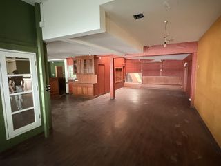 For rent 3 bedrooms retail Space in Watthana, Bangkok