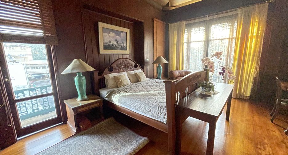 For rent 2 bedrooms house in Khlong Toei, Bangkok