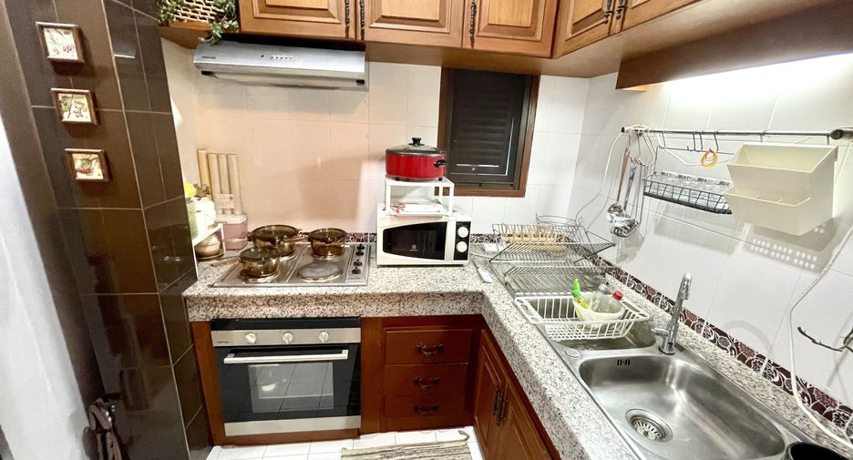 For rent 2 bedrooms house in Khlong Toei, Bangkok