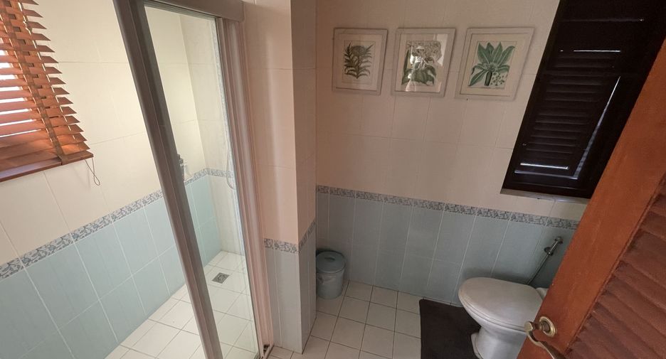 For rent 2 bedrooms house in Khlong Toei, Bangkok