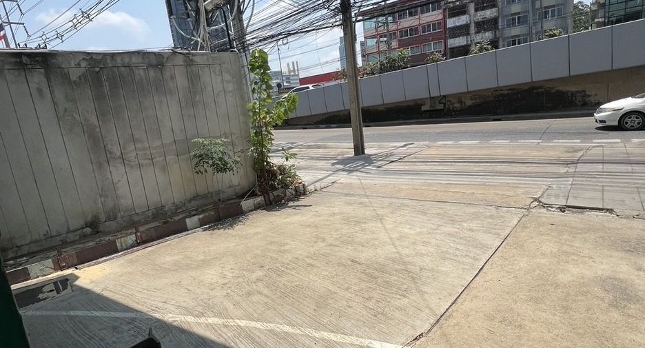 For rent retail Space in Bang Kho Laem, Bangkok