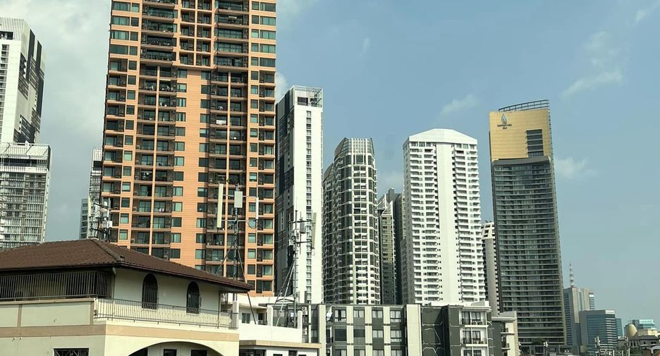For rent 2 bedrooms condo in Khlong Toei, Bangkok