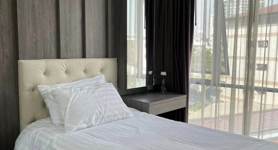 For rent 2 bedrooms condo in Khlong Toei, Bangkok