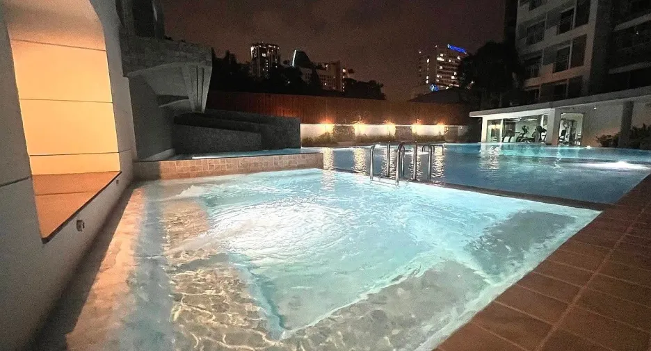 For rent 2 bedrooms condo in Phaya Thai, Bangkok