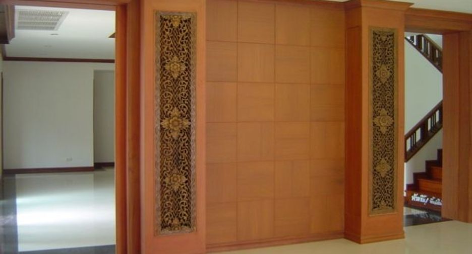 For rent 4 bedrooms house in Khlong Toei, Bangkok