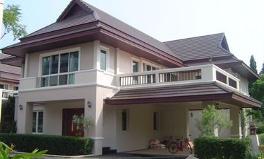 For rent 4 bedrooms house in Khlong Toei, Bangkok