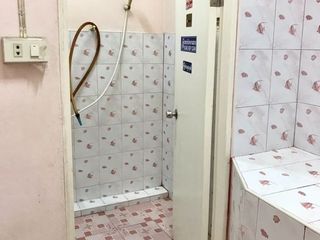 出租 6 卧室 联排别墅 在 Phra Khanong, 曼谷