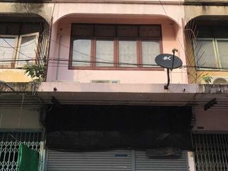出租 6 卧室 联排别墅 在 Phra Khanong, 曼谷