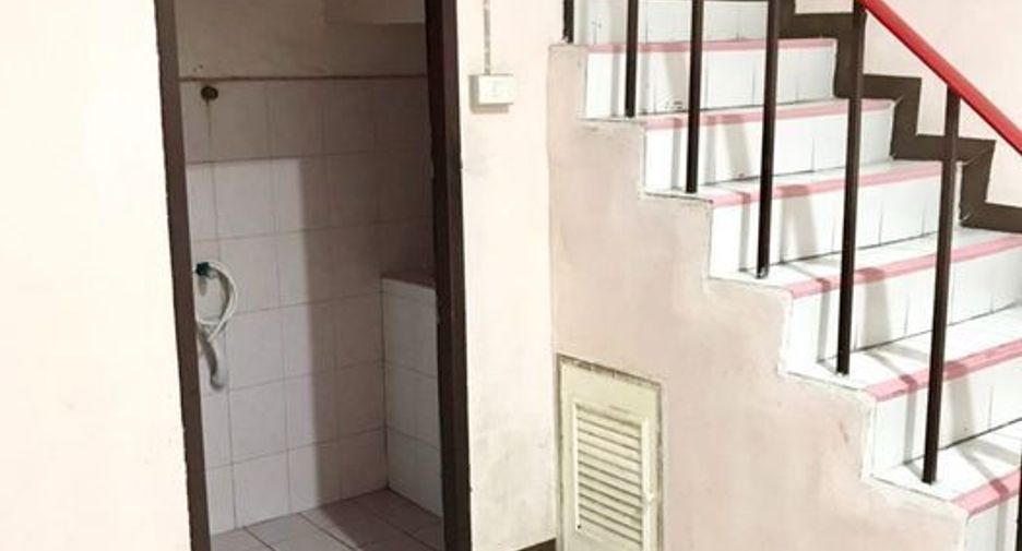 Casa adosada en alquiler de 6 habitaciones en Phra Khanong, Bangkok