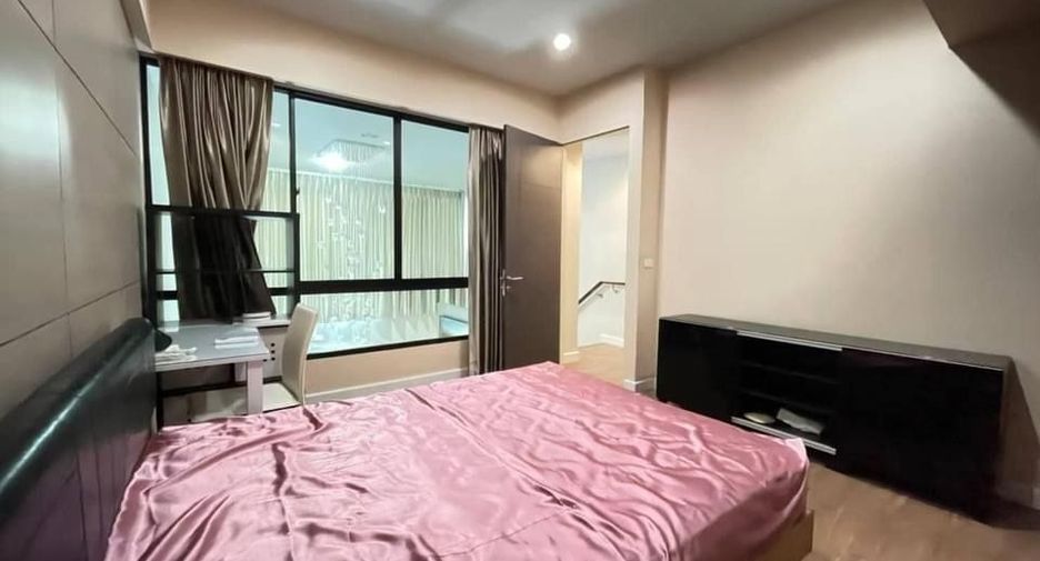 Reihenhaus zur Miete mit 3 Zimmer in Khlong Toei, Bangkok