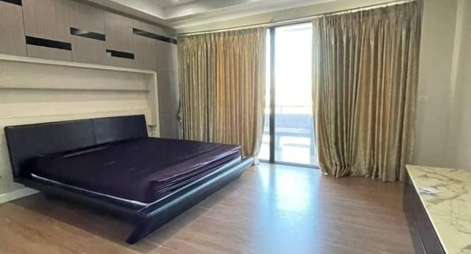 Reihenhaus zur Miete mit 3 Zimmer in Khlong Toei, Bangkok