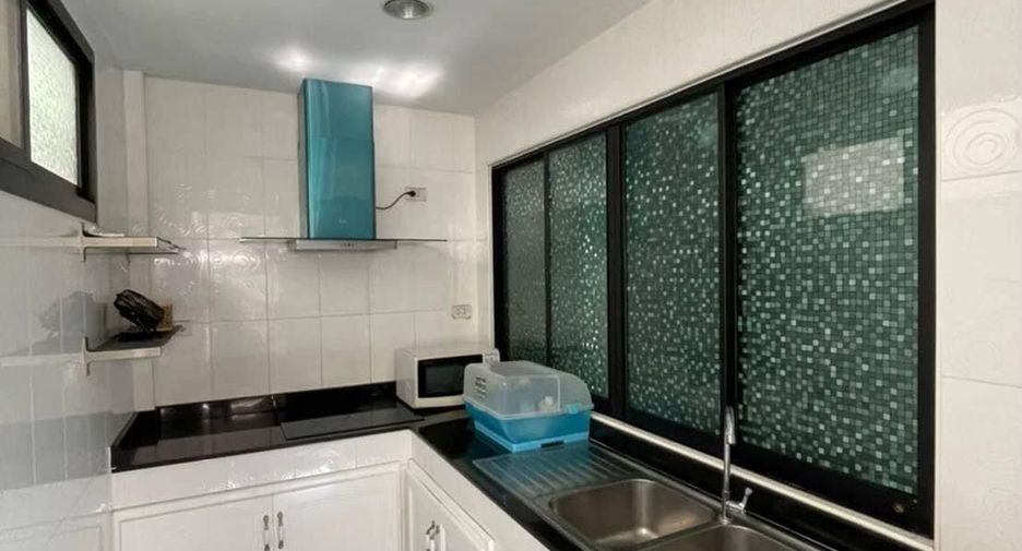 Reihenhaus zur Miete mit 3 Zimmer in Khlong Toei, Bangkok