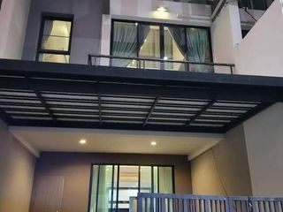 Reihenhaus zur Miete mit 3 Zimmer in Khlong Toei, Bangkok
