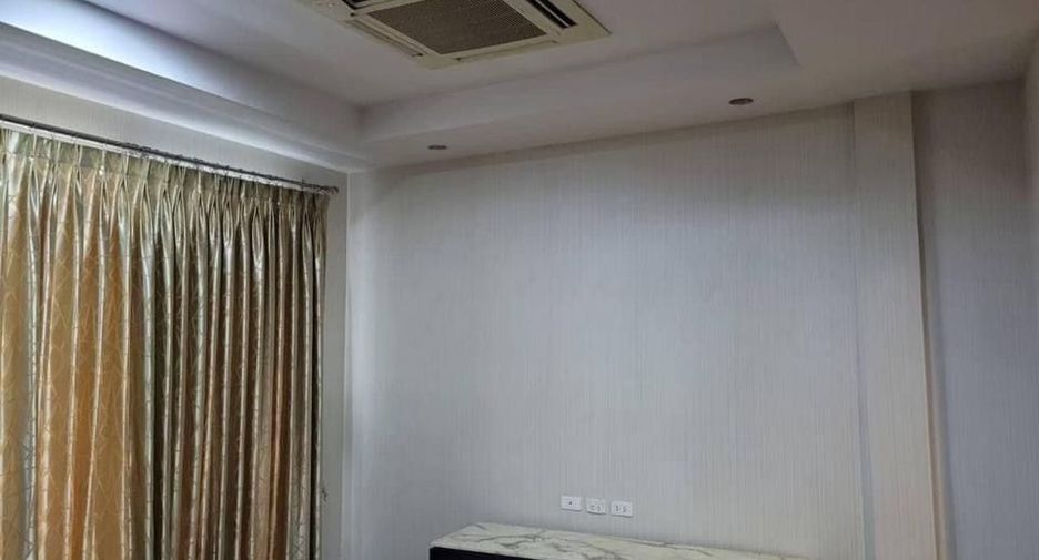 Reihenhaus zur Miete mit 3 Zimmer in Khlong Toei, Bangkok