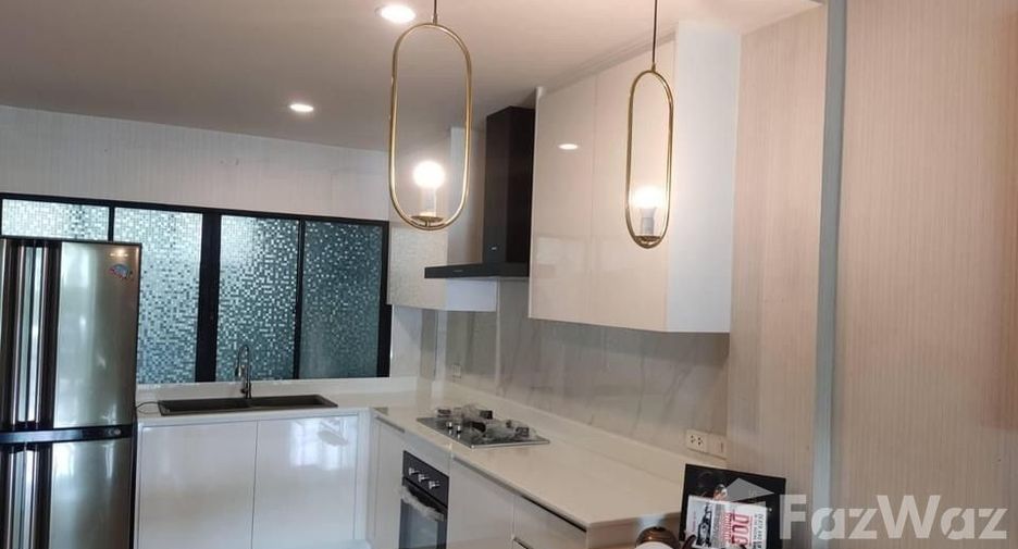 Reihenhaus zur Miete mit 3 Zimmer in Khlong Toei, Bangkok