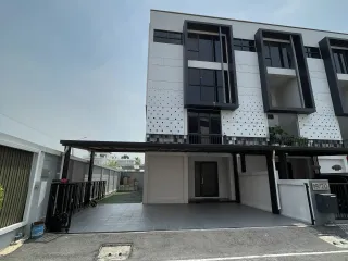 For rent 3 bedrooms house in Khan Na Yao, Bangkok