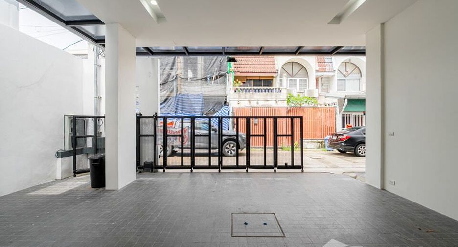 出租 5 卧室 独立屋 在 Khlong Toei, 曼谷