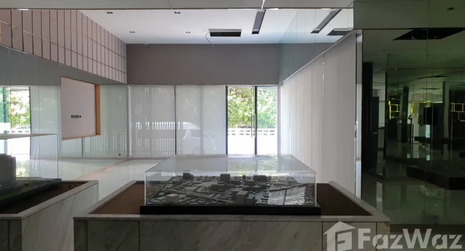 For rent 3 bedrooms retail Space in Watthana, Bangkok