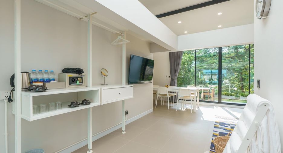 For rent 5 bedrooms townhouse in Watthana, Bangkok