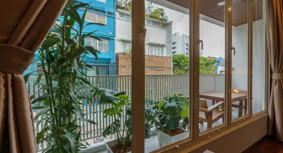 For rent 5 bedrooms townhouse in Watthana, Bangkok
