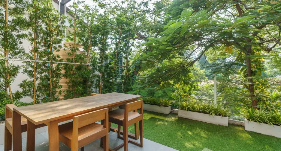 For rent 5 bedrooms townhouse in Watthana, Bangkok