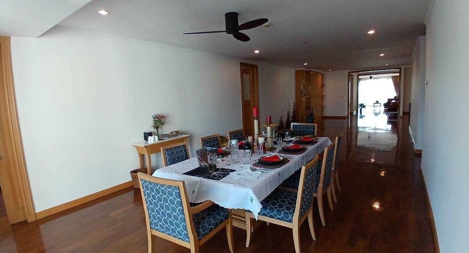 For rent 4 bedrooms apartment in Khlong Toei, Bangkok