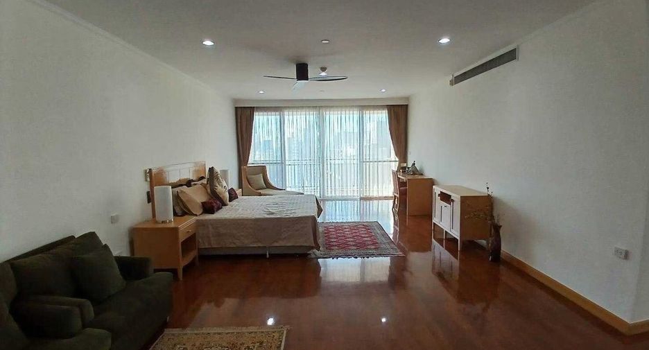 For rent 4 bedrooms apartment in Khlong Toei, Bangkok