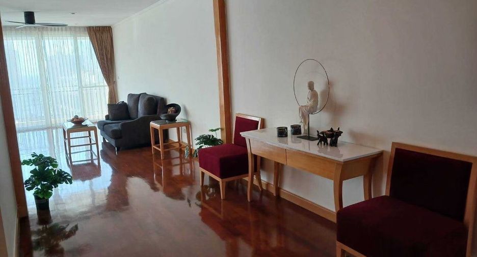 For rent 4 bedrooms apartment in Khlong Toei, Bangkok